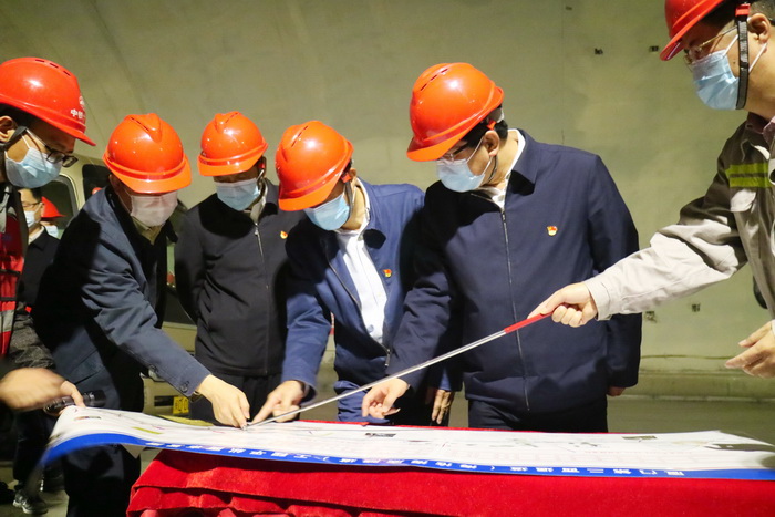 0219【工程公司】福建省委常委、廈門(mén)市委書(shū)記趙龍調研海滄隧道（第二西通道）項目 (2)_調整大小.jpg
